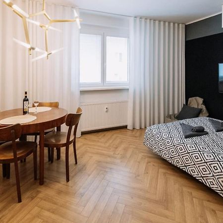 Stadiumside Studio Apartment Bratislava Bagian luar foto