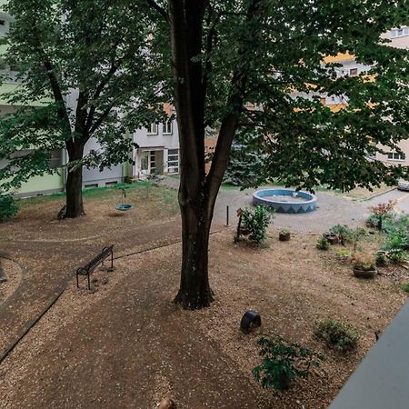 Stadiumside Studio Apartment Bratislava Bagian luar foto