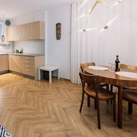 Stadiumside Studio Apartment Bratislava Bagian luar foto
