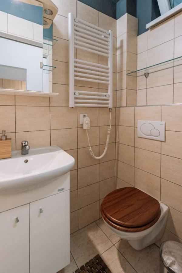 Stadiumside Studio Apartment Bratislava Bagian luar foto