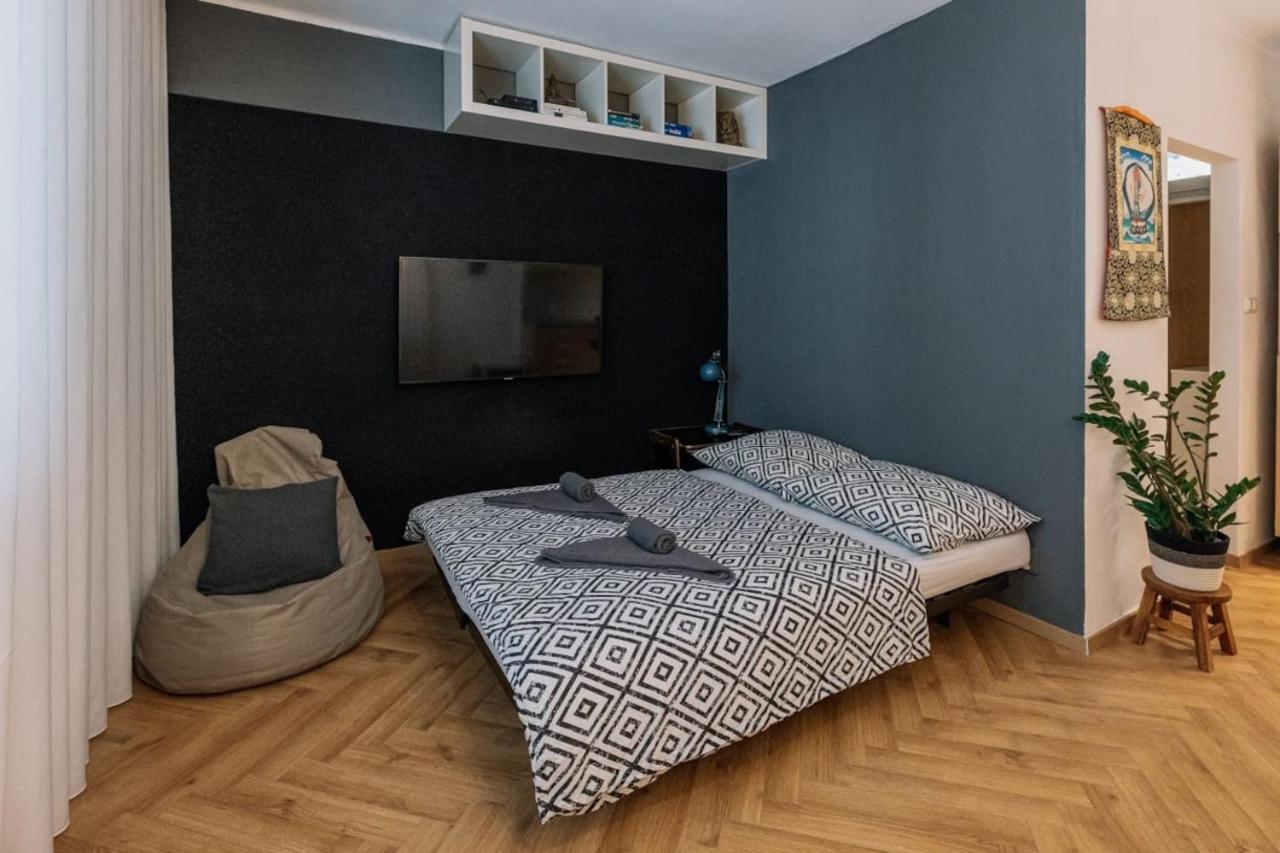 Stadiumside Studio Apartment Bratislava Bagian luar foto