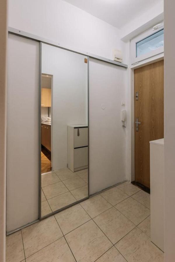 Stadiumside Studio Apartment Bratislava Bagian luar foto